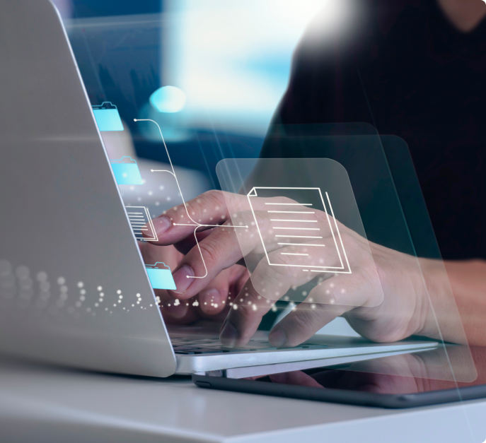 homem usando notebook